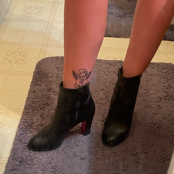 Louboutin red bottom boots - Picture 7 of 16